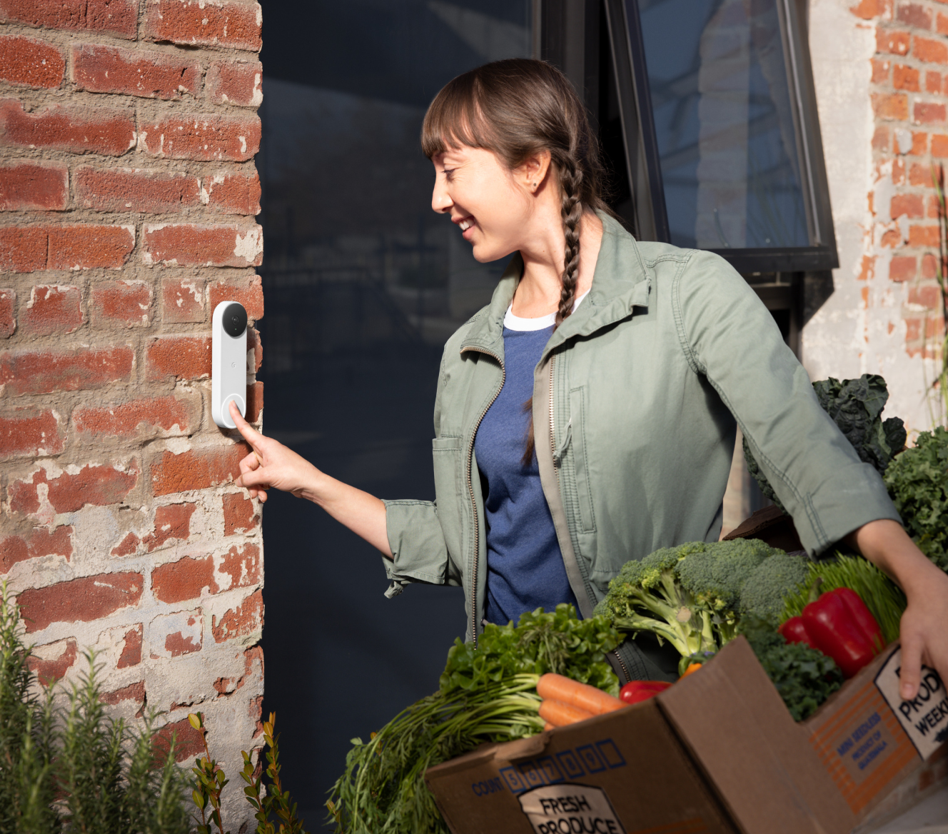 Delivery worker ringing the Google Nest Doorbell to someone's home